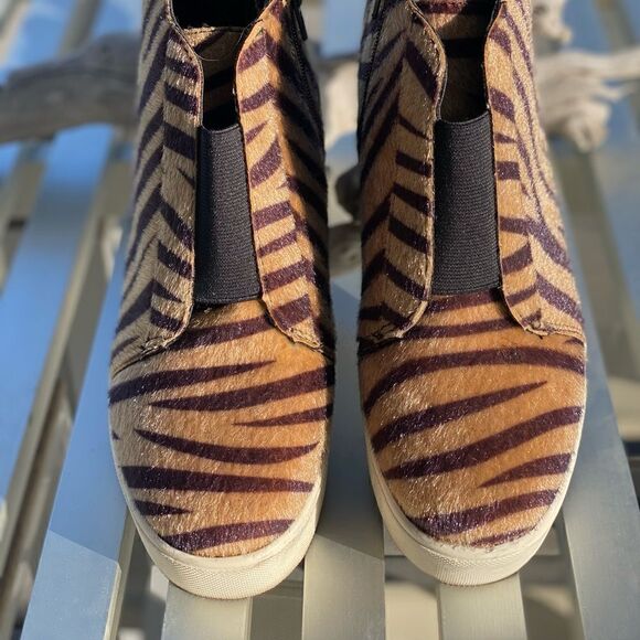 Soda Womens Leopard Zebra Pattern Zipper Wedge Sneakers Size 7.5. EUC! - Picture 3 of 8